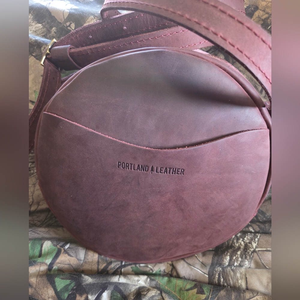 PORTLAND LEATHER LARGE MERLOT CIRCLE